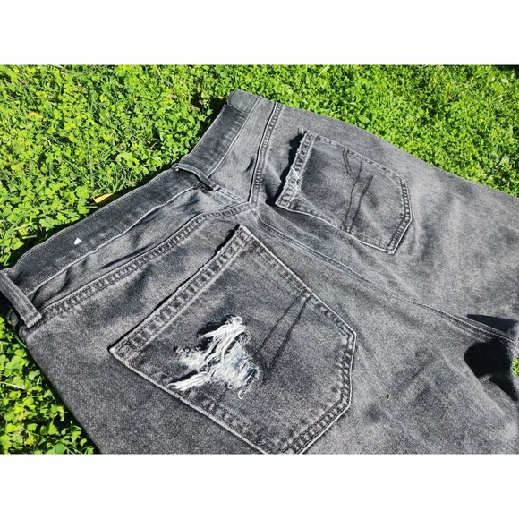 American Eagle Comfort Stretch Capri Black Wash Distressed Ripped Shorts Size 16 - Picture 8 of 9
